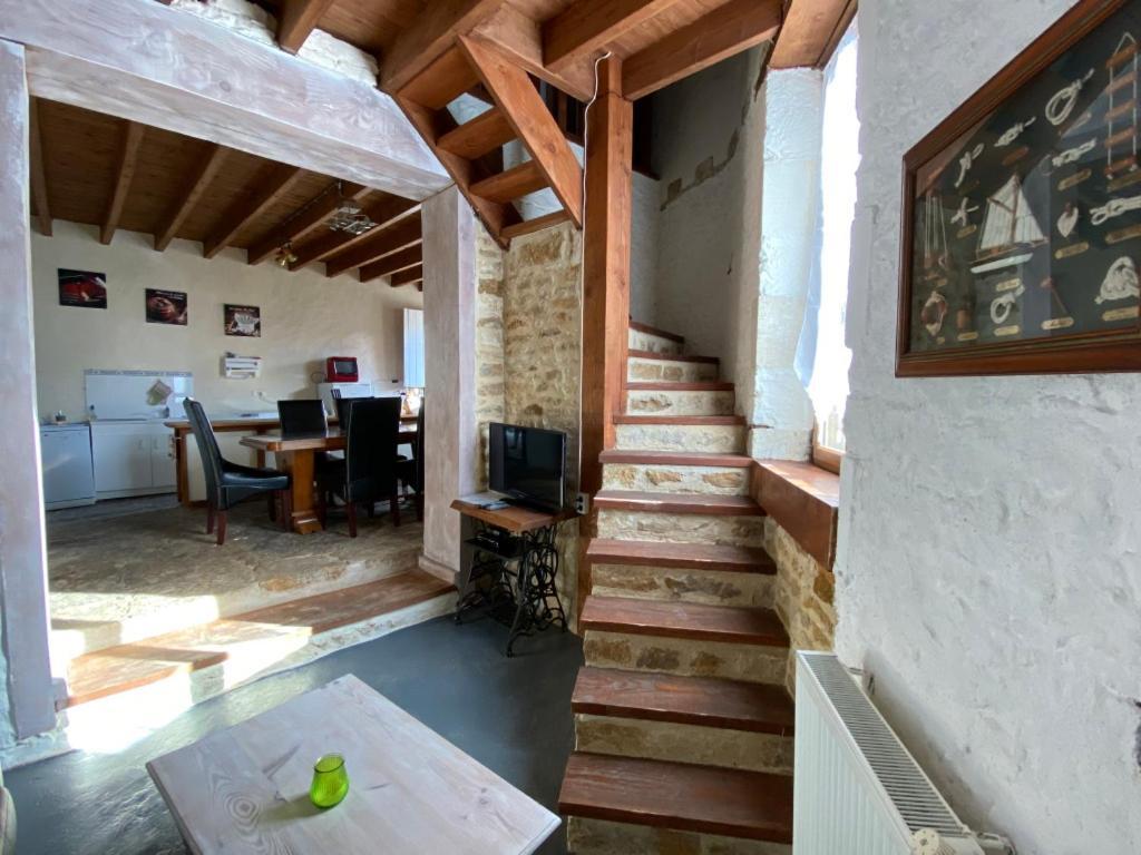 Holiday Home La Brijopa Bazoges-en-Pareds Kültér fotó